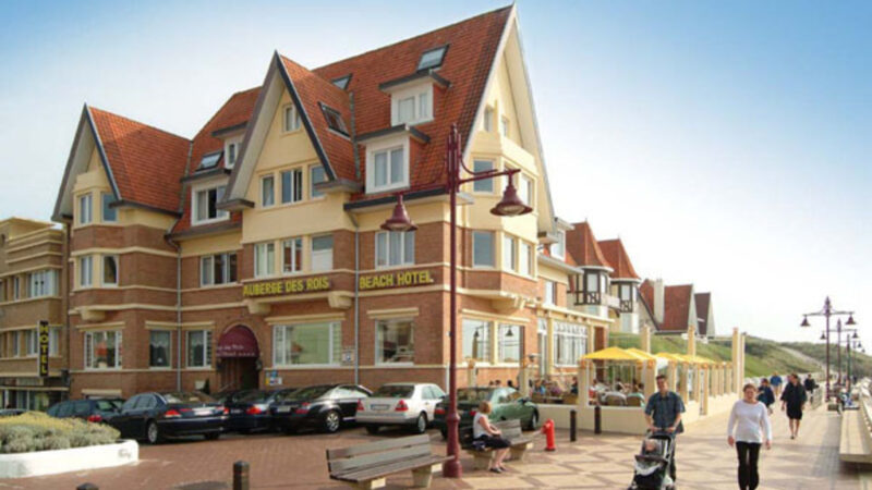 Beach hotel voorlopig behouden